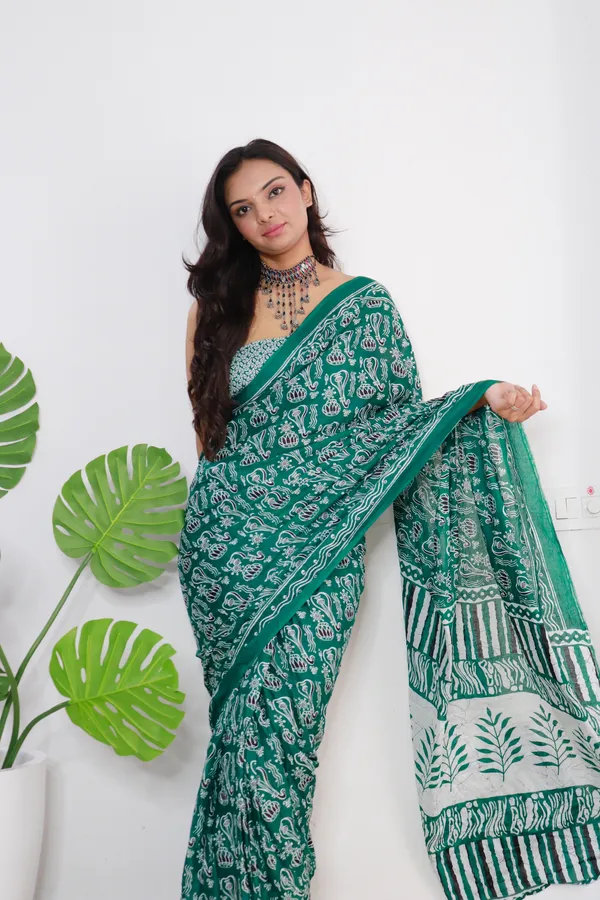 HANDICRAFT_WOMEN'S_Ikkat_PRINT_PURE_SOFT_COTTON_SAREE_WITH_BLOUSE_PIECE_With_Blouse_Piece